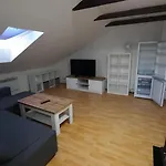 Utulny Podkrovni V Centru Trebice *