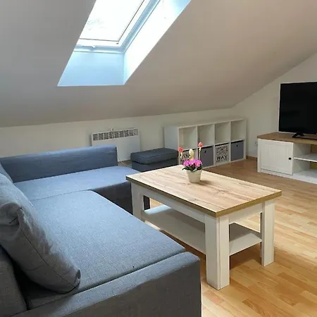 Utulny Podkrovni V Centru Trebice Appartement *