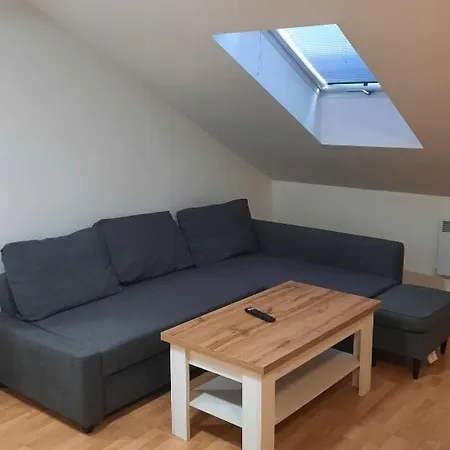 Utulny Podkrovni V Centru Trebice