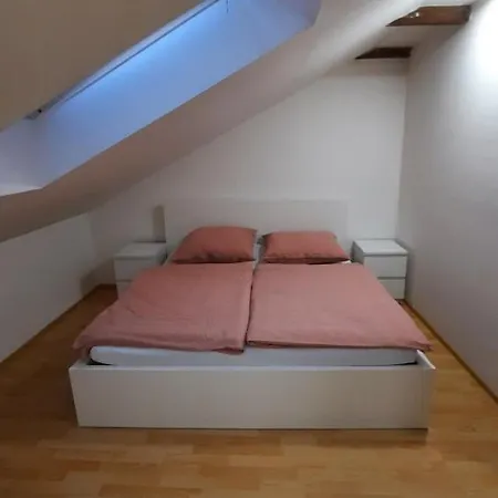 Utulny Podkrovni V Centru Trebice Třebíč