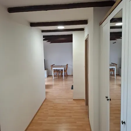 아파트 Utulny Podkrovni V Centru Trebice